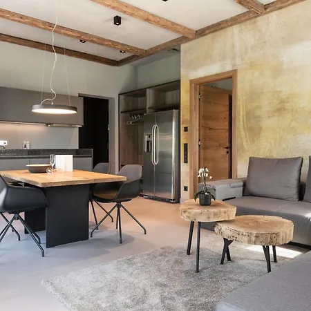 Going Triple A East アパートホテル 4*