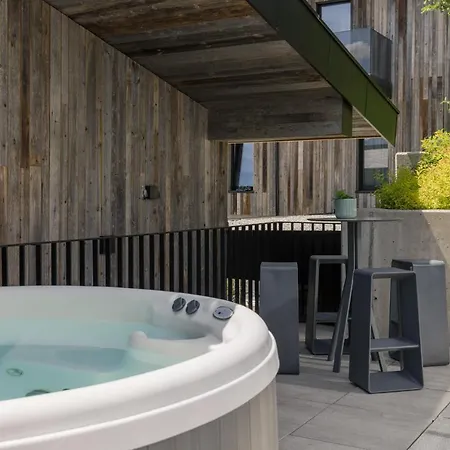 Going Triple A East アパートホテル