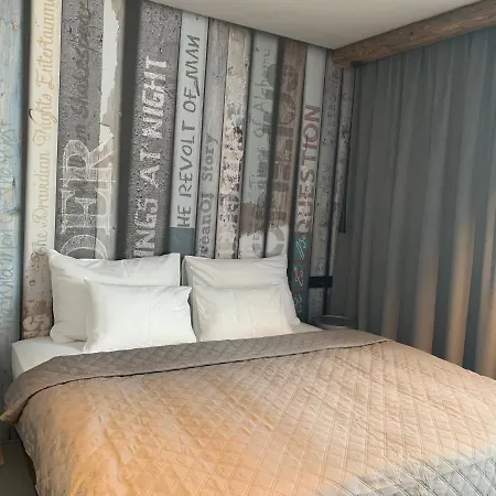 Going Triple A East Apart Otel