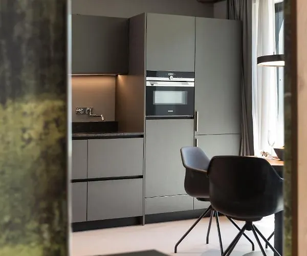 Going Triple A East Apartahotel 4*