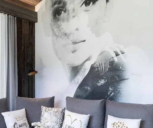 Going Triple A East Apartahotel 4*