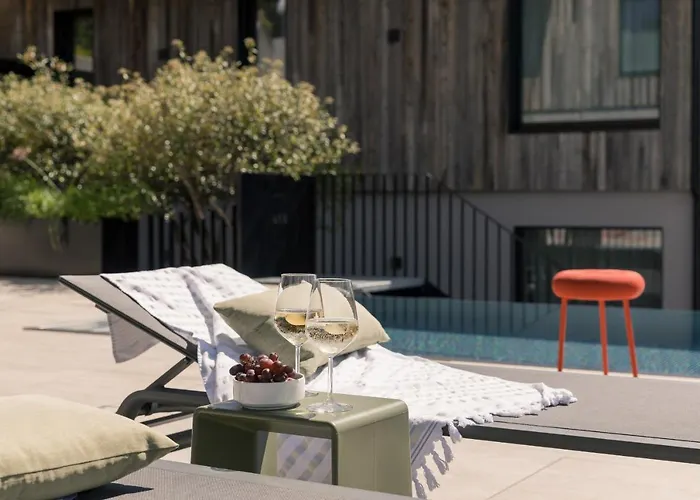 Going Triple A East Apartahotel 4*