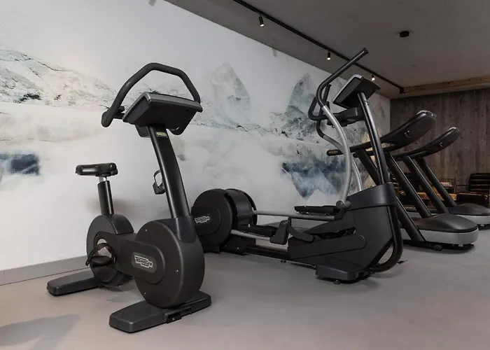 Going Triple A East Apartahotel 4*