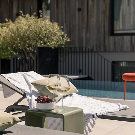 Going Triple A East Aparthotel 4*