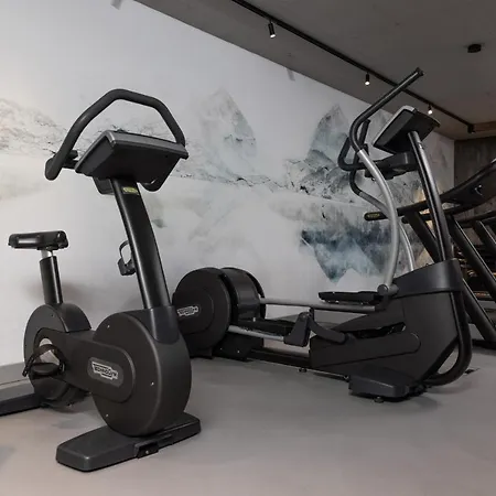 Going Triple A East Aparthotel 4*